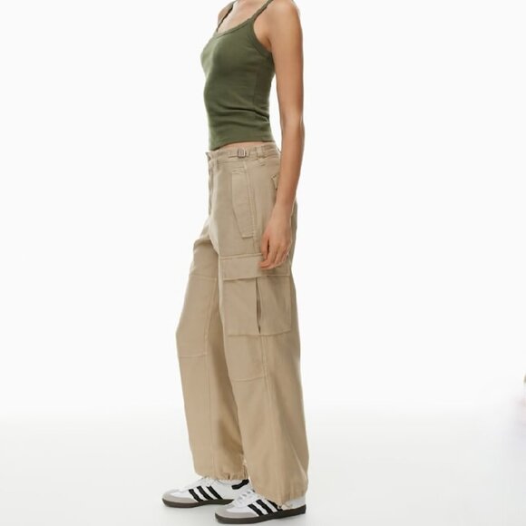 Aritzia TNA Relaxed Mid-Rise Cargo Pants - Picture 4 of 14
